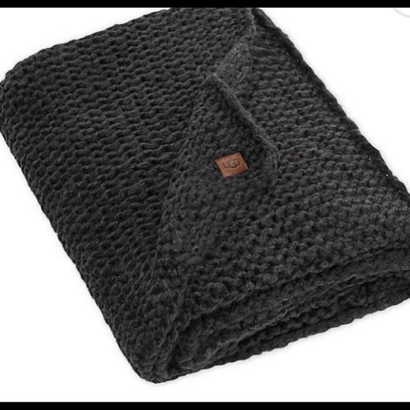 LAST ONE!  UGG Dorian Knit Throw in Black 50x70in - Picture 5 of 7